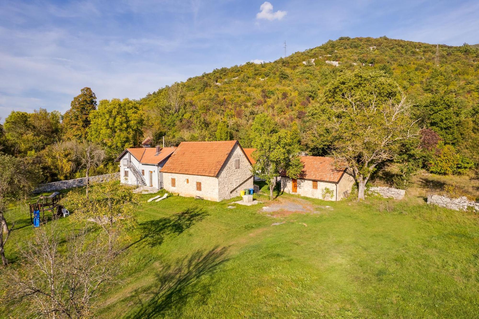 Sokol - Secret Forest House Gracac  Exterior photo
